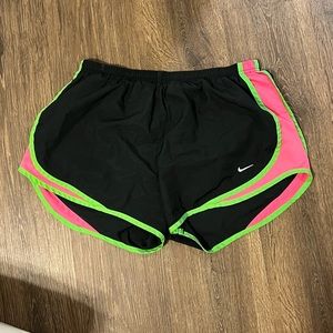 Nike shorts size L